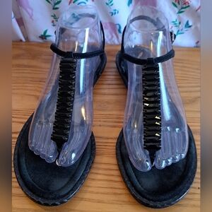 EUC Brian Atwood Callas Black Leather & Crystal Casual Thong Sandal Shoe SZ 8